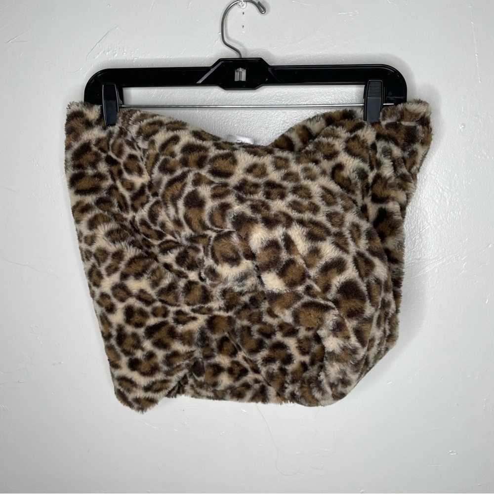 BEBE OSFM LEOPARD PRINT FAUX FUR LOOP INFINITY SCARF